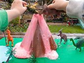 vulkaan-maken-vulkaanuitbarsting-nabootsen-proefje2-min